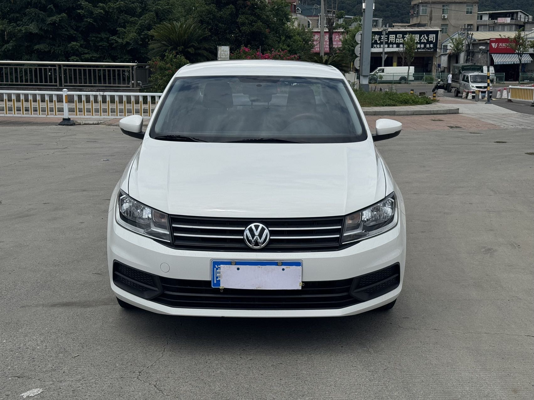 Volkswagen Santana 2022 car image #2