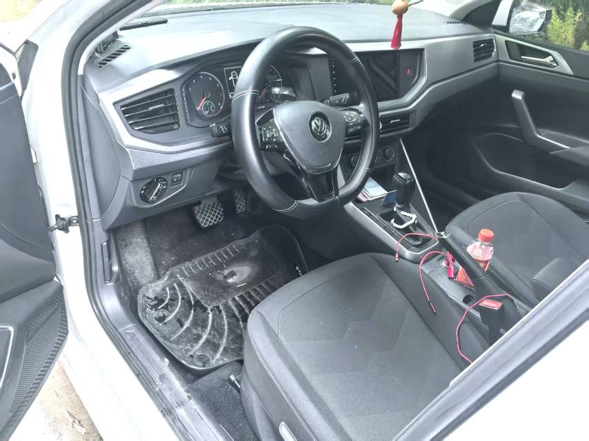 Volkswagen Polo 2019 car image #2