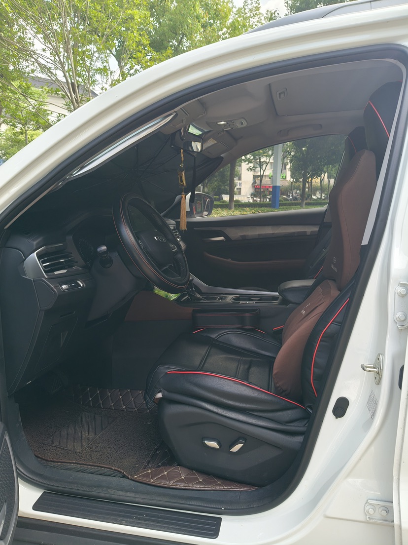 GEELY Vision X6 2023 car image #2