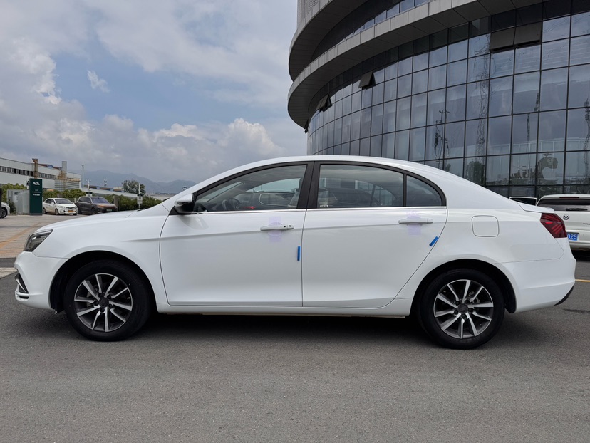 GEELY Emgrand 2019 car image #9