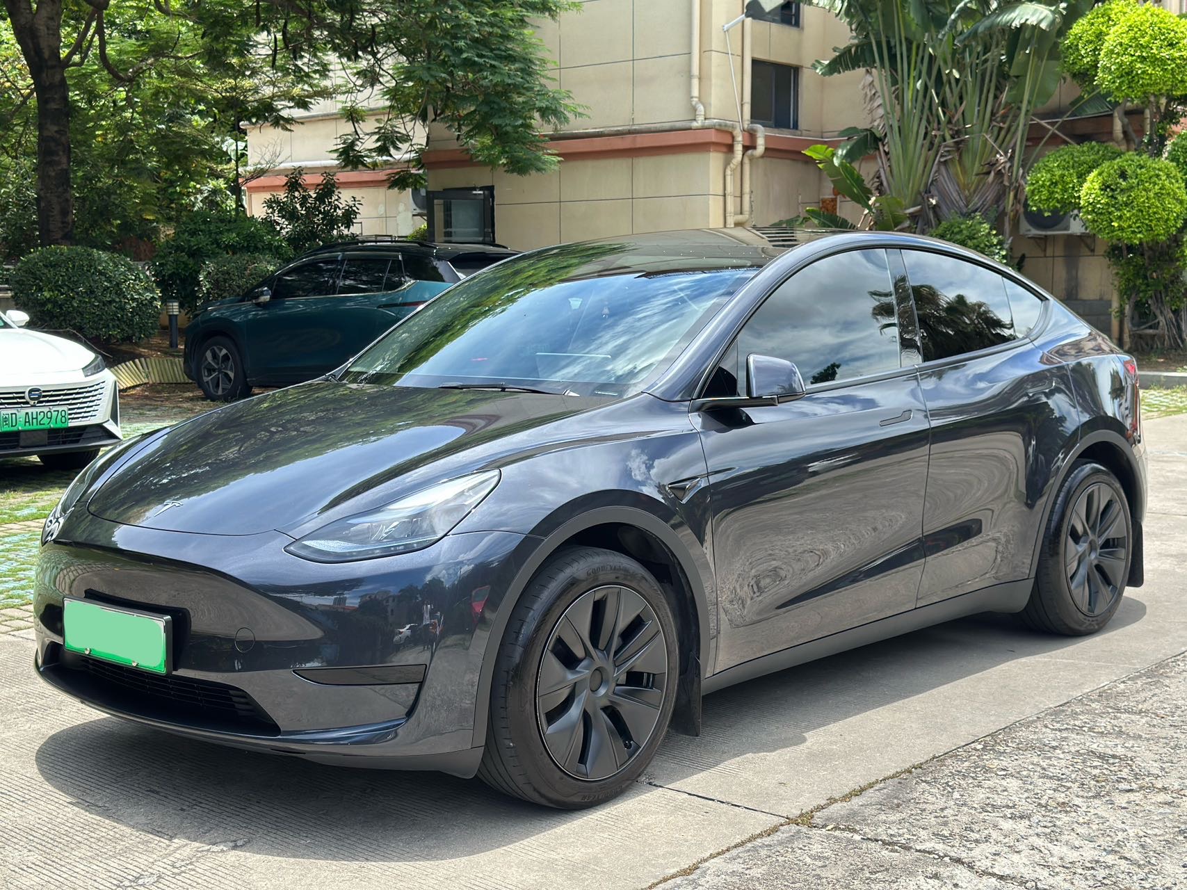 Tesla Model Y 2024 Tesla Model Y 2024 car image