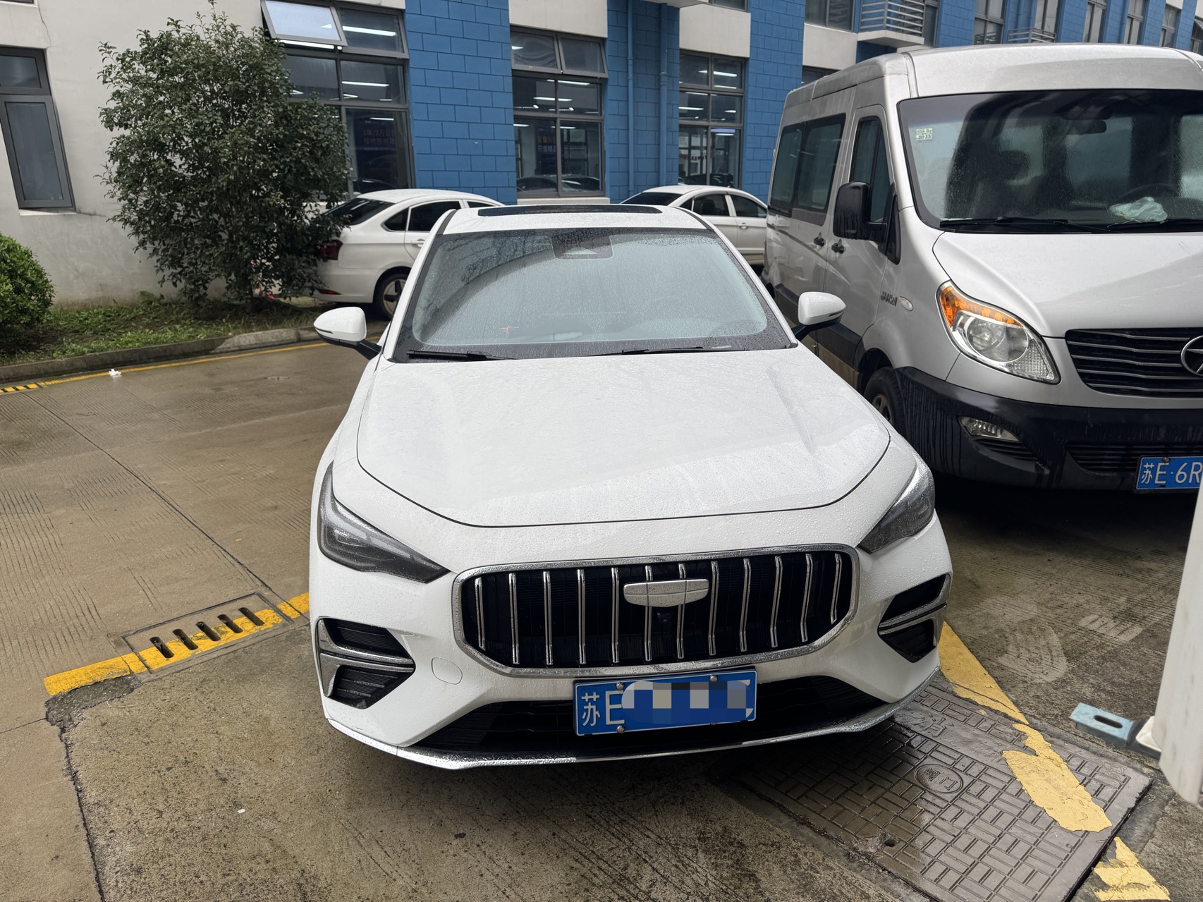 GEELY Emgrand 2026 car image #2