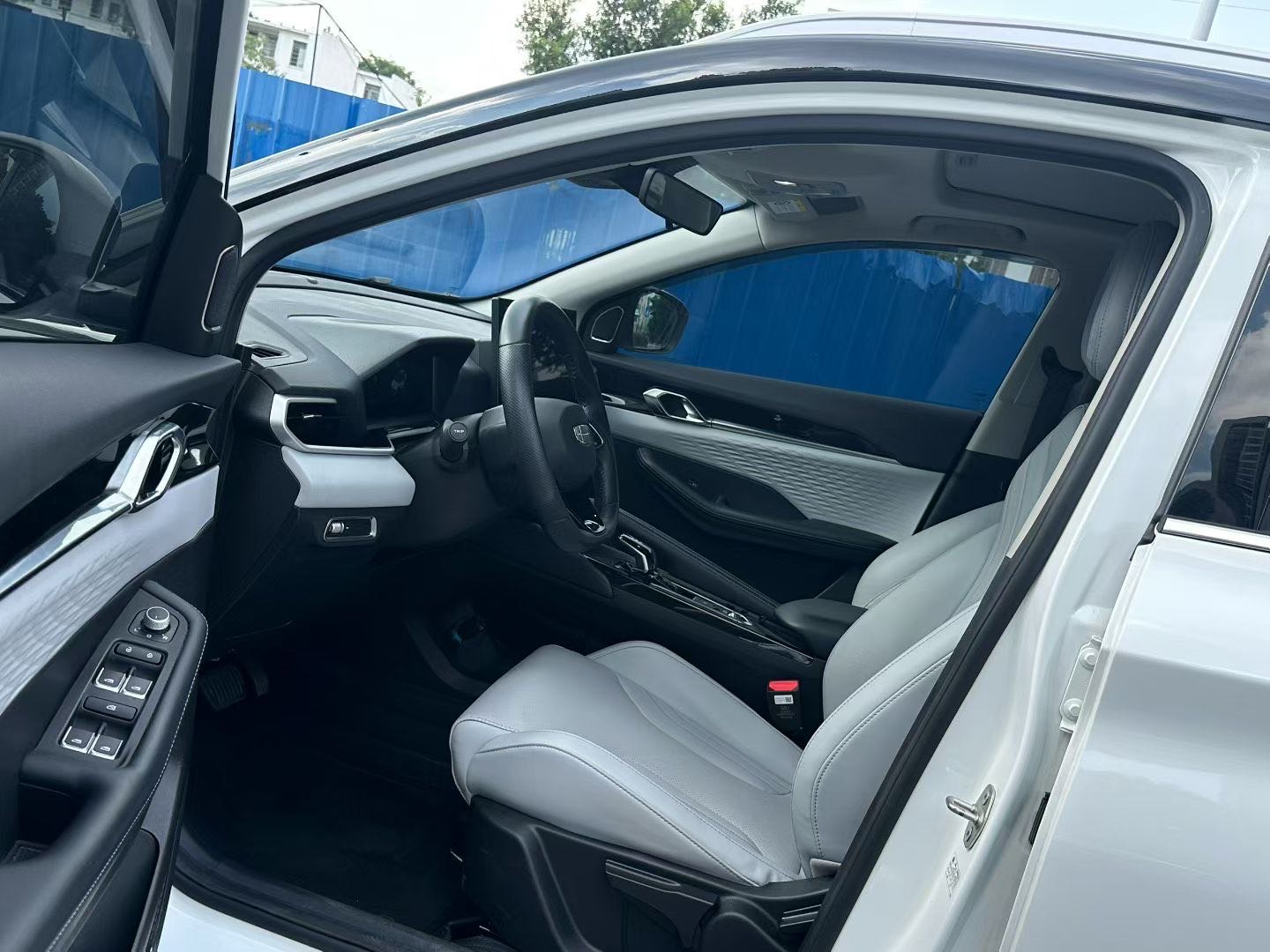 GEELY Coolray 2025 immagine di auto #6