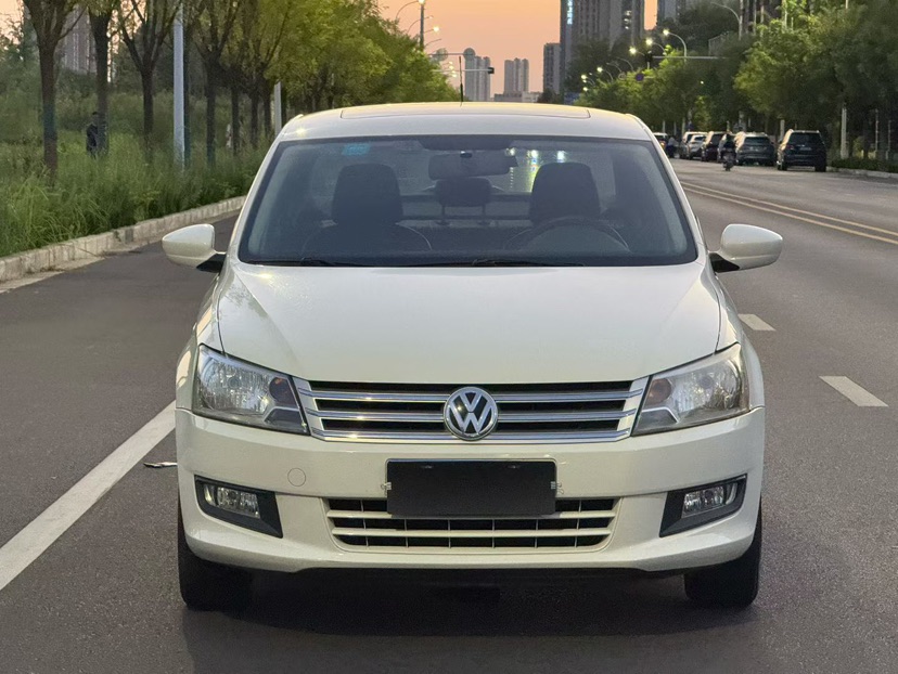 Volkswagen Santana 2014 car image #2