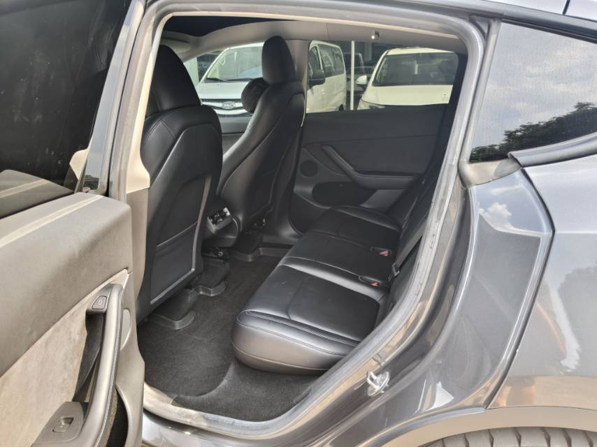 Tesla Model Y 2023 #6 Tesla Model Y 2023 car image #6