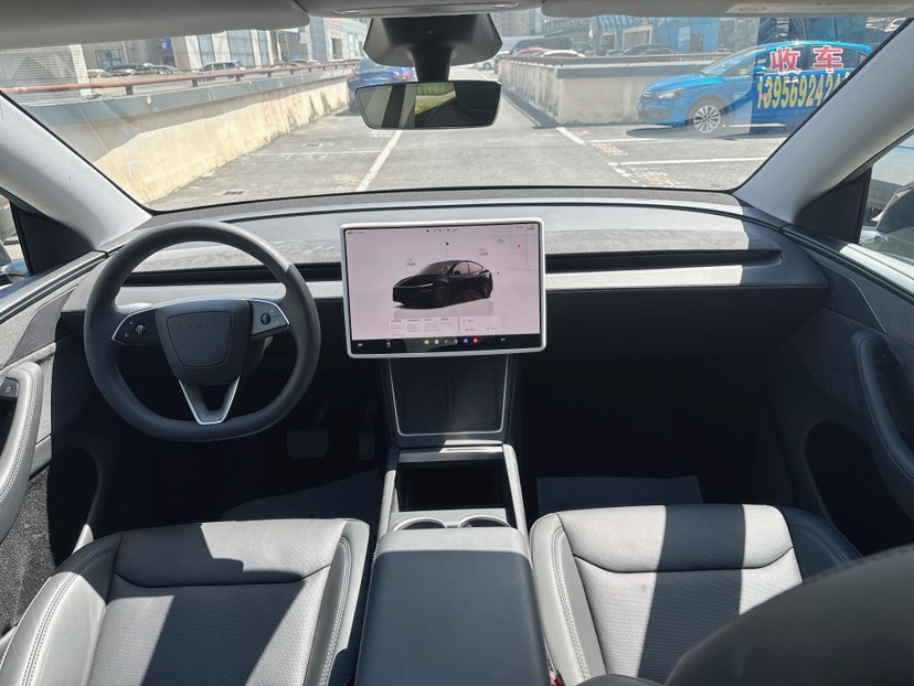 Tesla Model Y 2025 car image #7