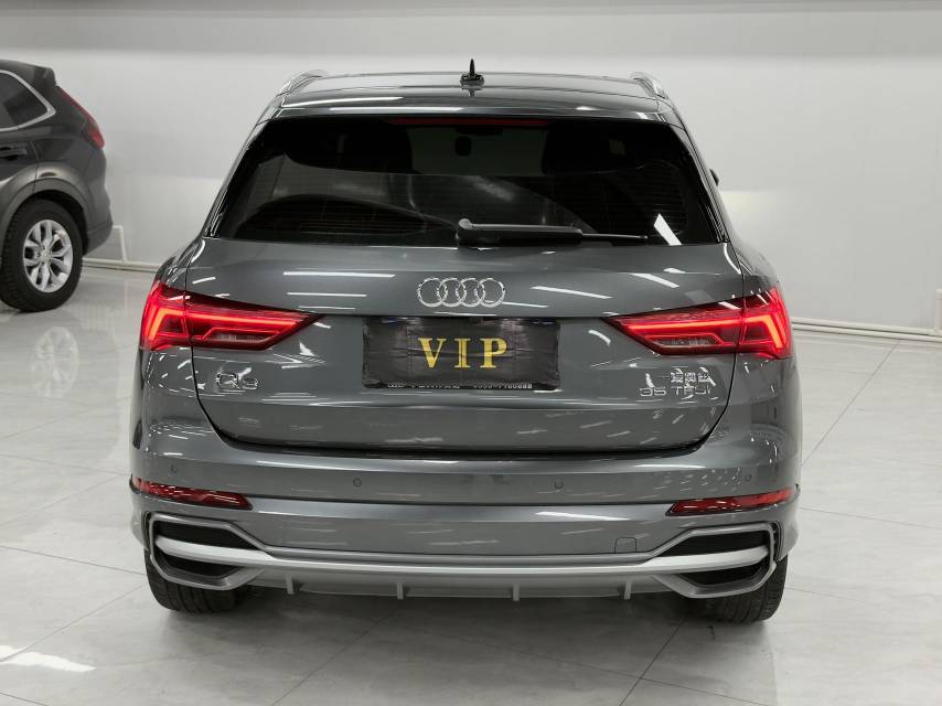 Audi Q3 2023 car image #3