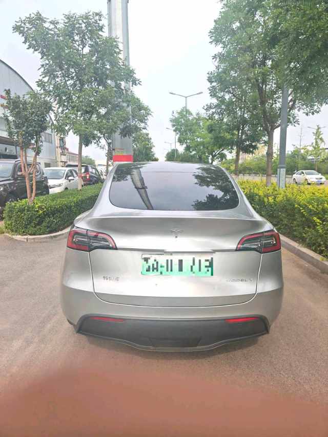 Tesla Model Y 2022 car image #5
