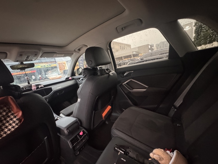 Audi Q3 2023 car image #4