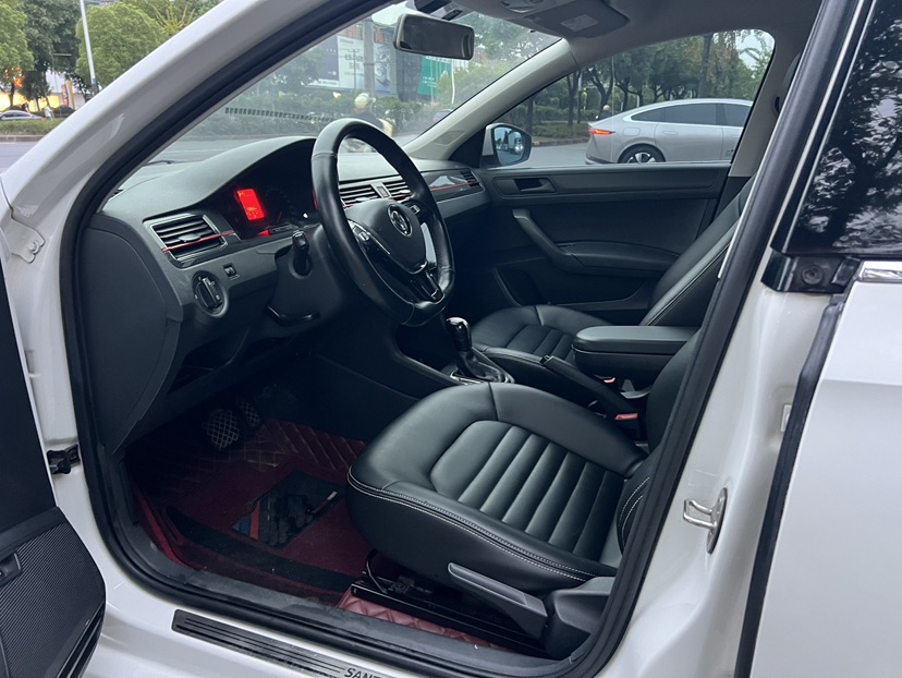 Volkswagen Santana 2017 car image #7