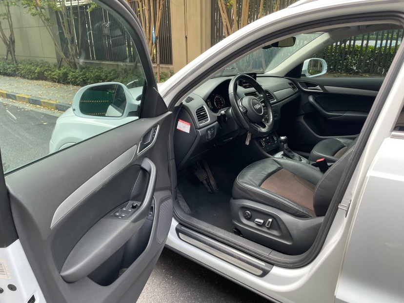 Audi Q3 2017 car image #6