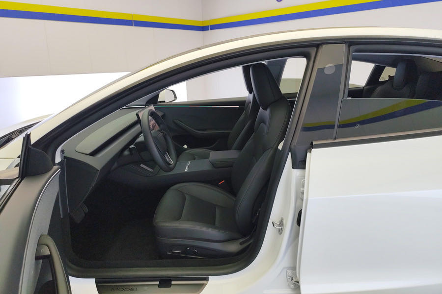 Tesla Model 3 2025 car image #3