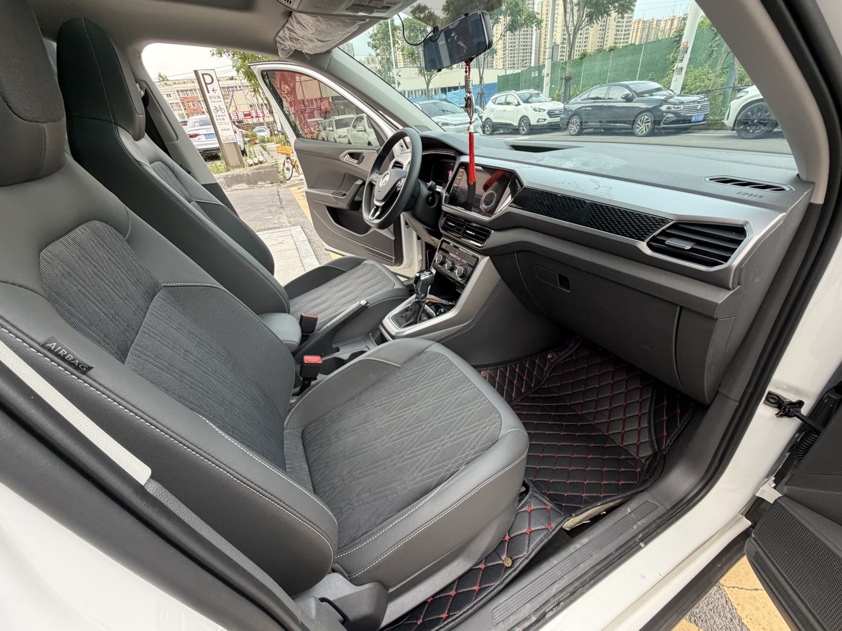 Volkswagen T-Cross 2022 car image #10