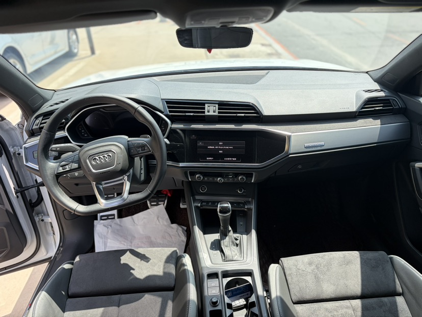Audi Q3 2023 car image #6