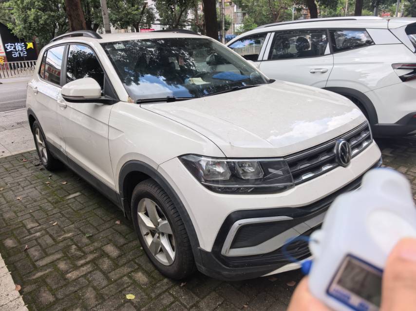 Volkswagen T-Cross 2021 car image #2