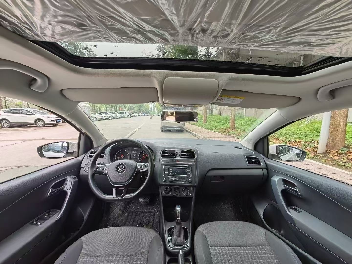 Volkswagen Polo 2016 car image #8