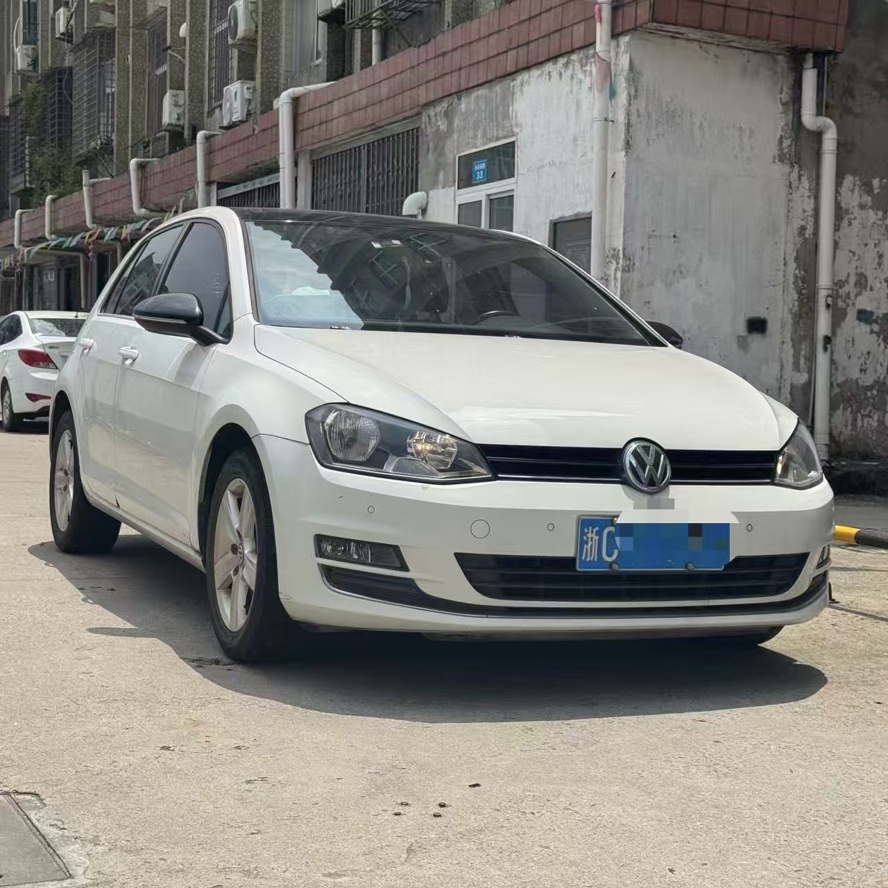 Volkswagen Golf 2017 car image #2