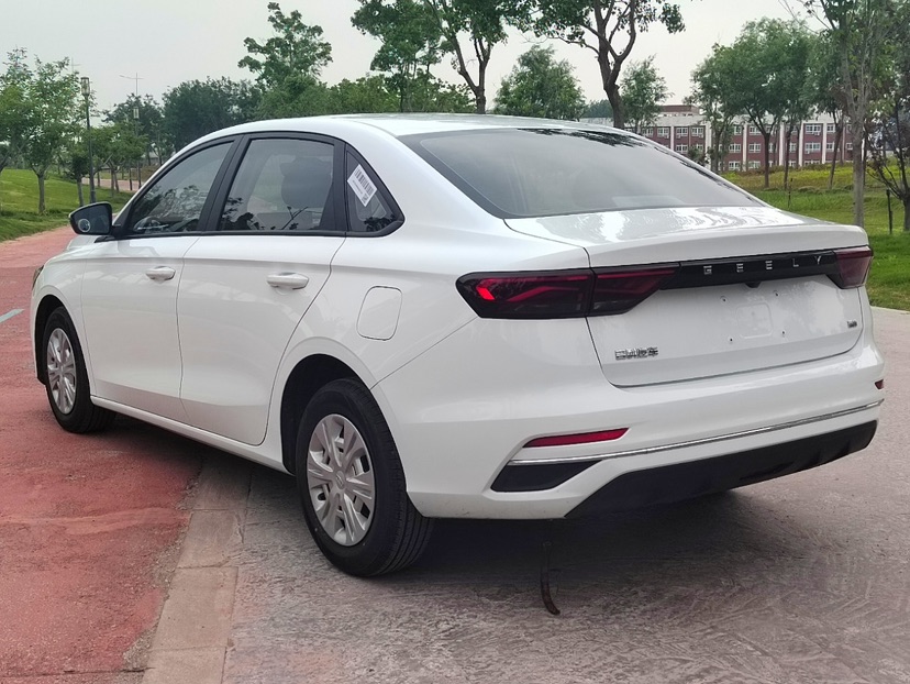 GEELY Emgrand 2025 #6 GEELY Emgrand 2025 car image #6