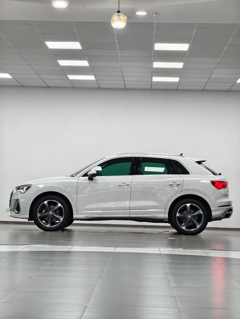 Audi Q3 2020 car image #3