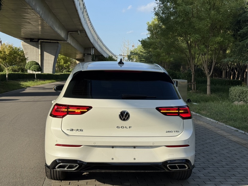 Volkswagen Golf 2024 car image #5
