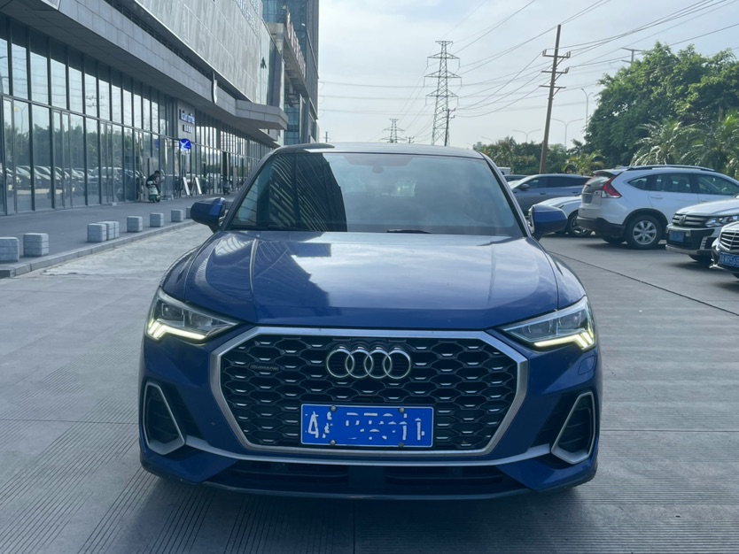 Audi Q3 2021 car image #2