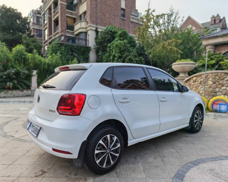 Volkswagen Polo 2014 car image #9