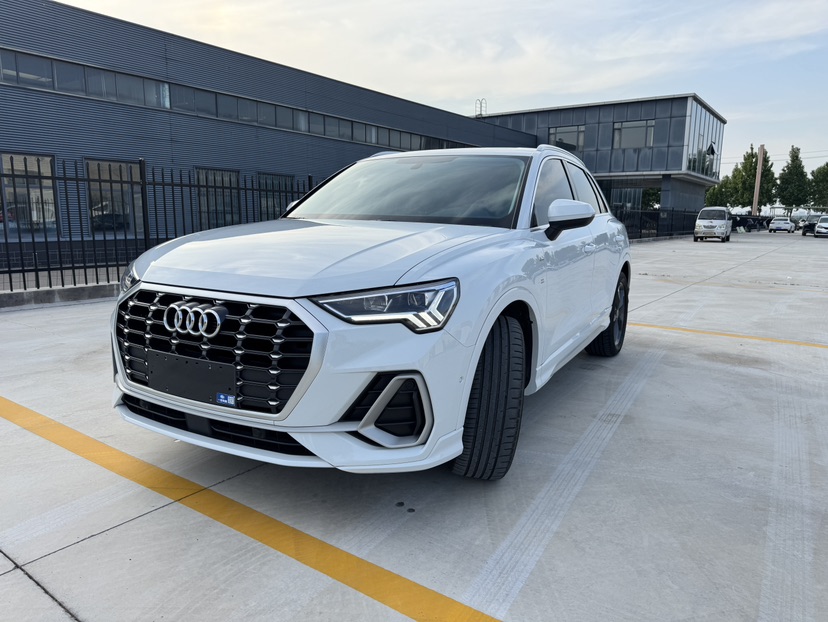 Audi Q3 2022 Audi Q3 2022 car image