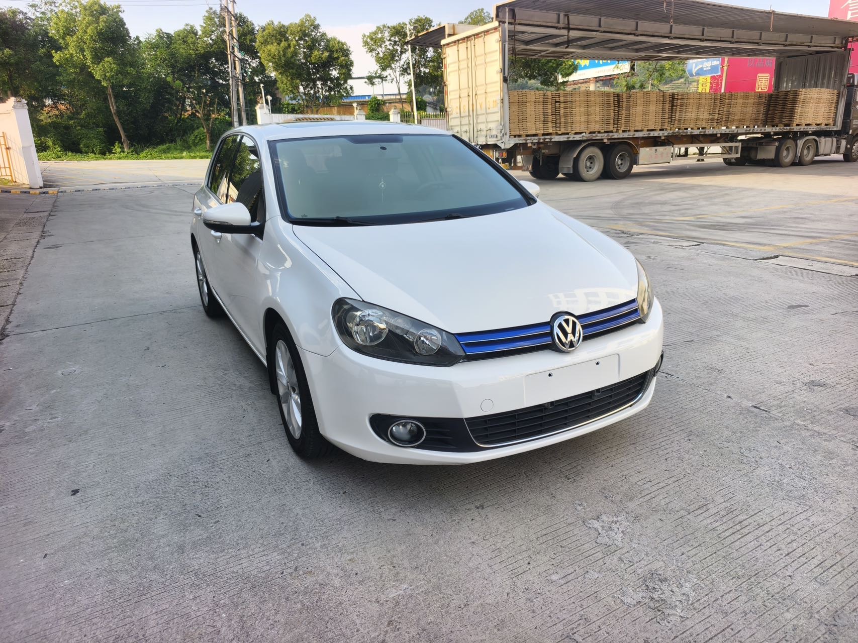 Volkswagen Golf 2014 car image #2