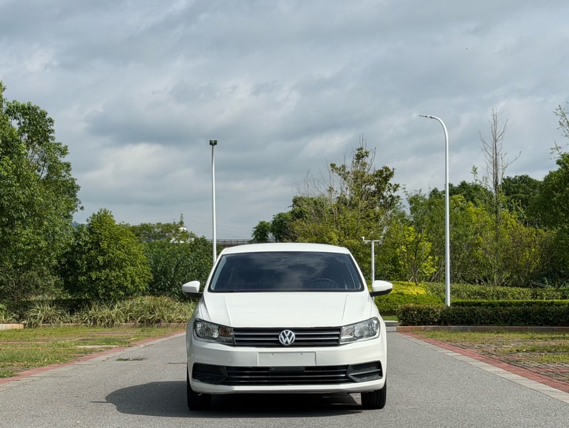 Volkswagen Santana 2019 car image #2