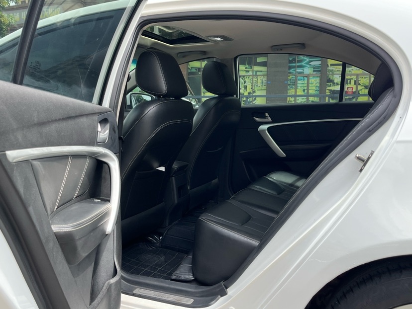 GEELY Emgrand 2016 car image #7