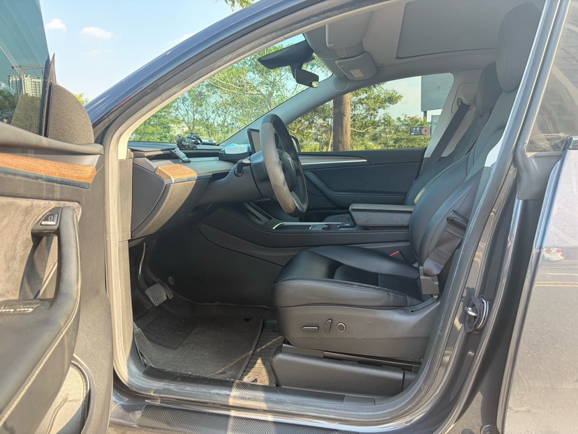 Tesla Model Y 2023 car image #4