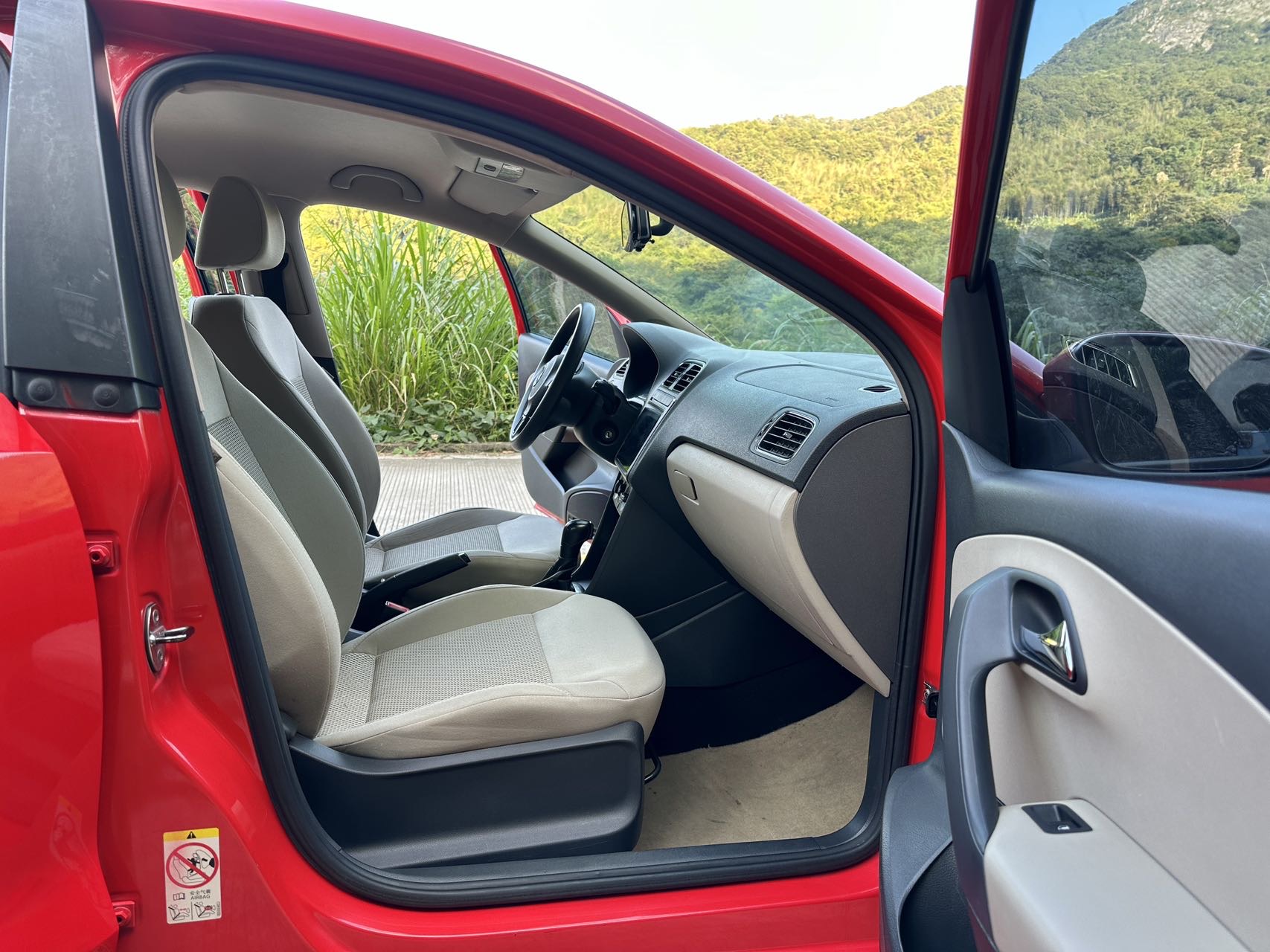 Volkswagen Polo 2014 car image #10