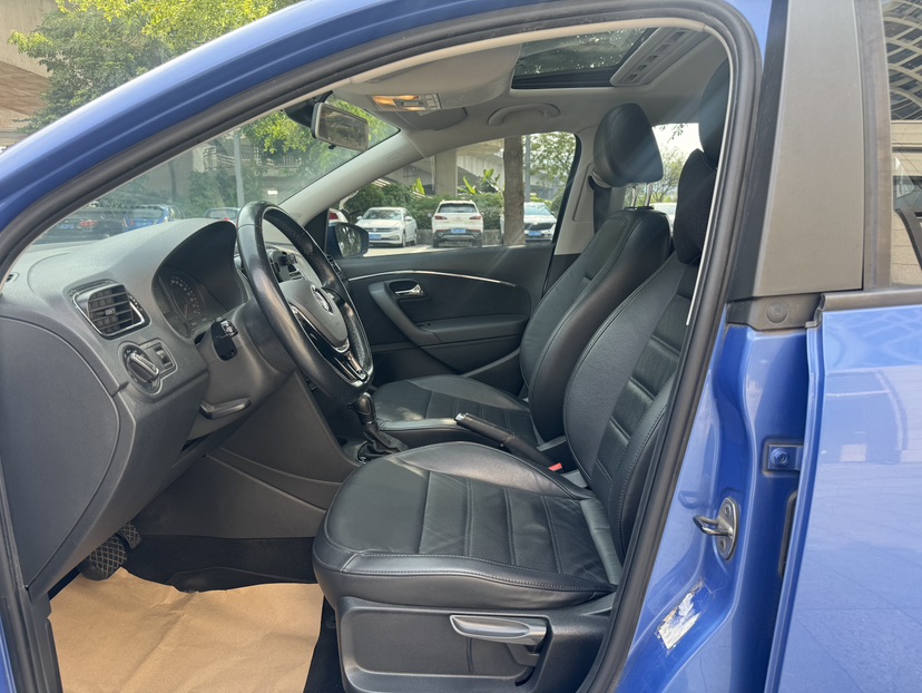 Volkswagen Polo 2015 car image #4