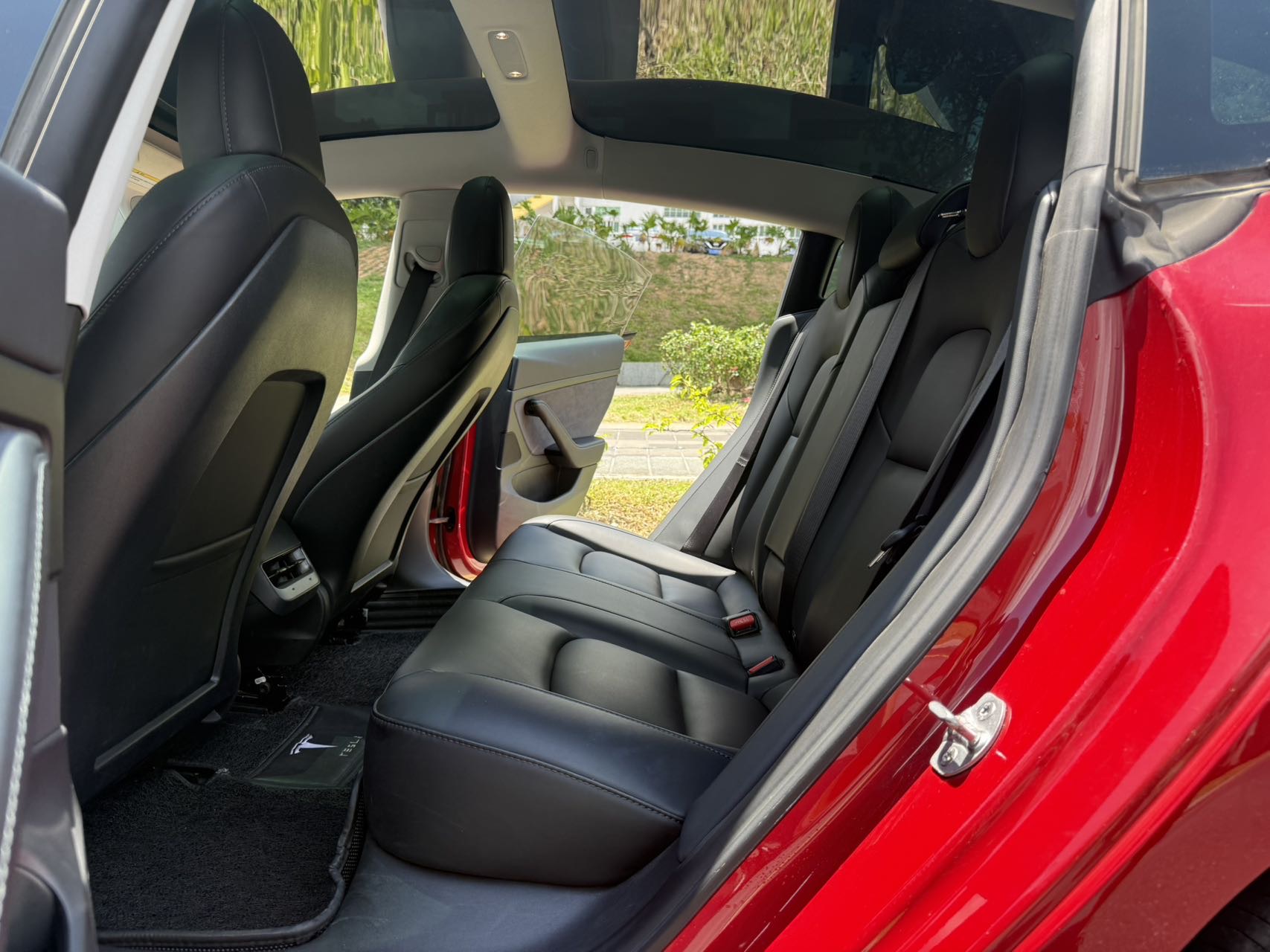 Tesla Model 3 2020 car image #11
