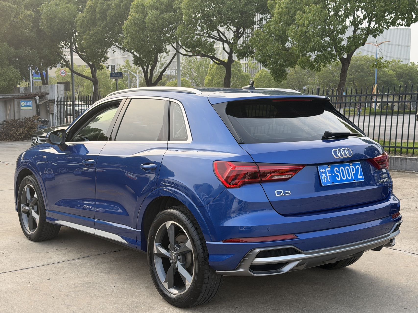 Audi Q3 2020 car image #11