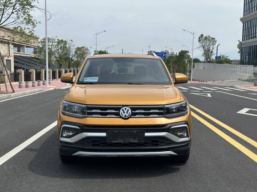 Volkswagen T-Cross 2021 car image #2