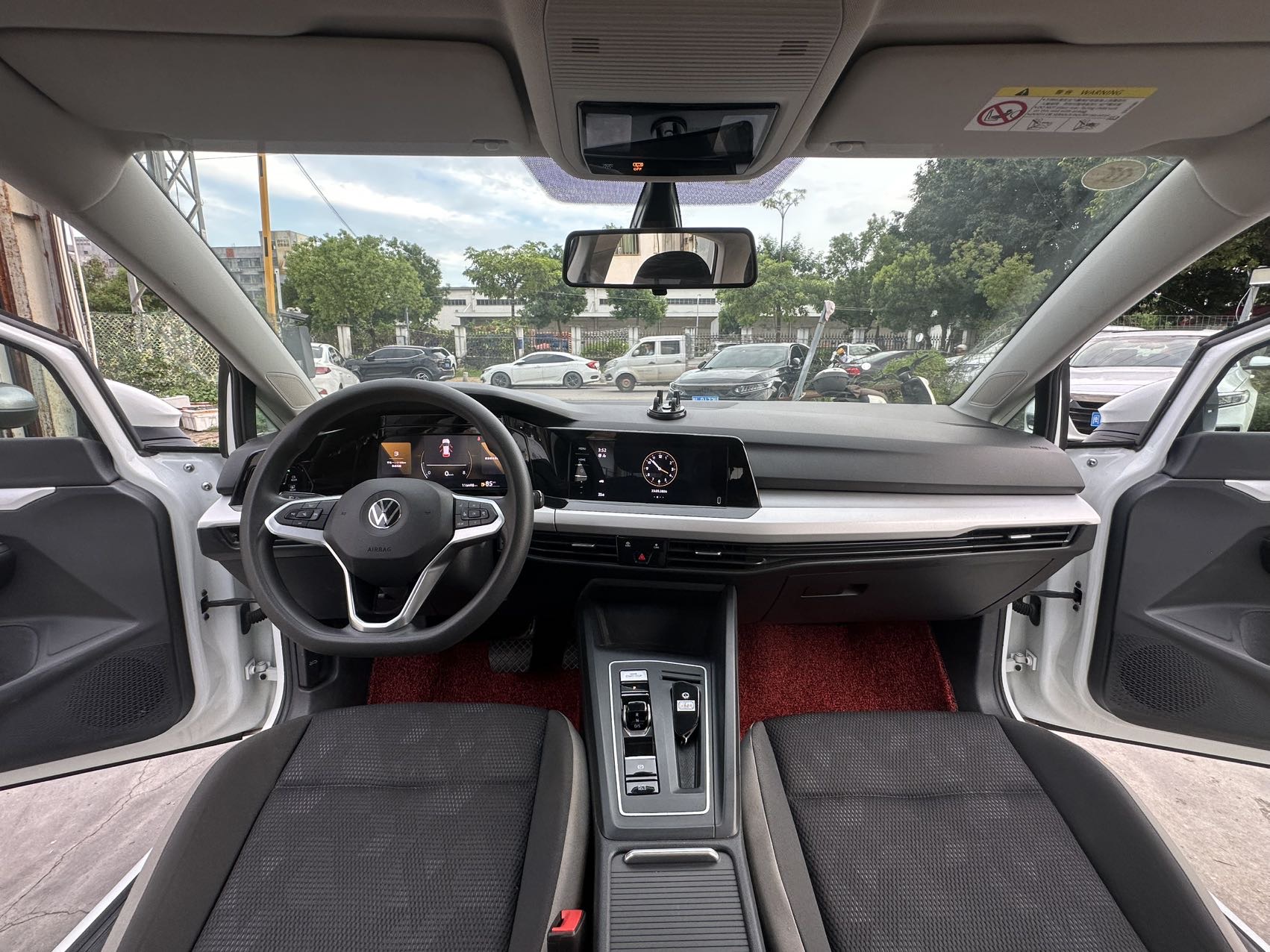 Volkswagen Golf 2023 car image #8
