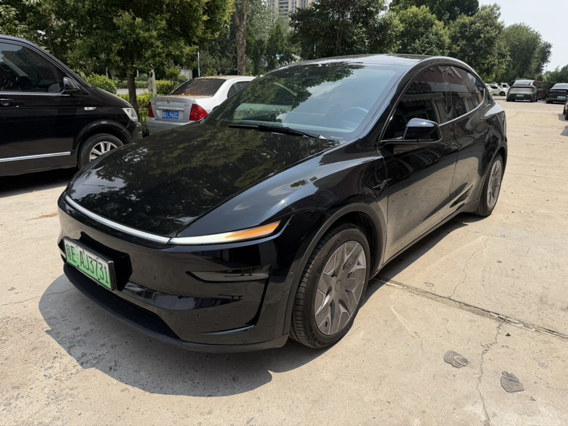 Tesla Model Y L 2025 Tesla Model Y L 2025 car image
