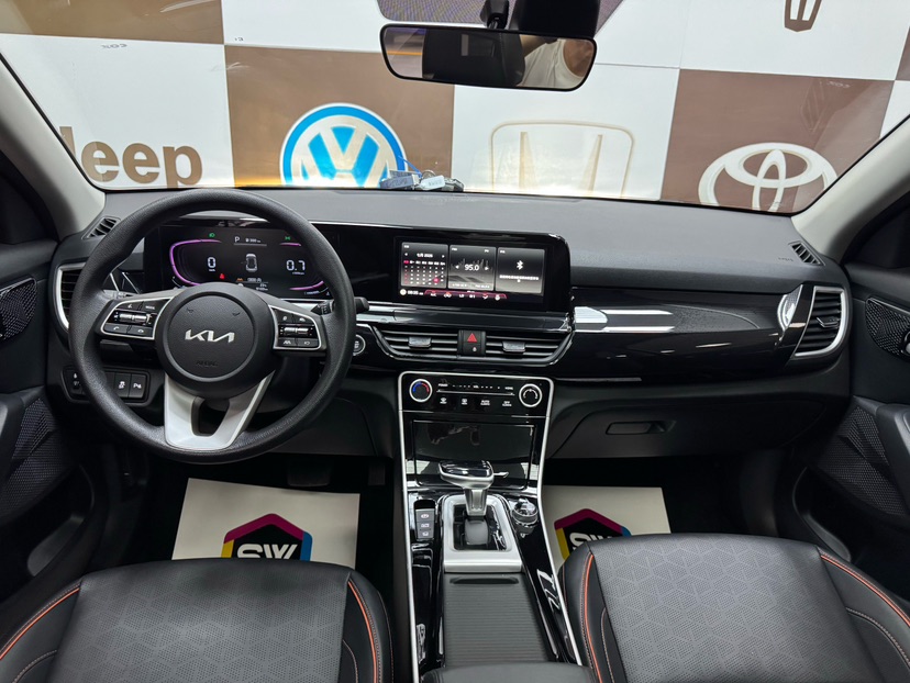 Kia Seltos 2024 car image #9