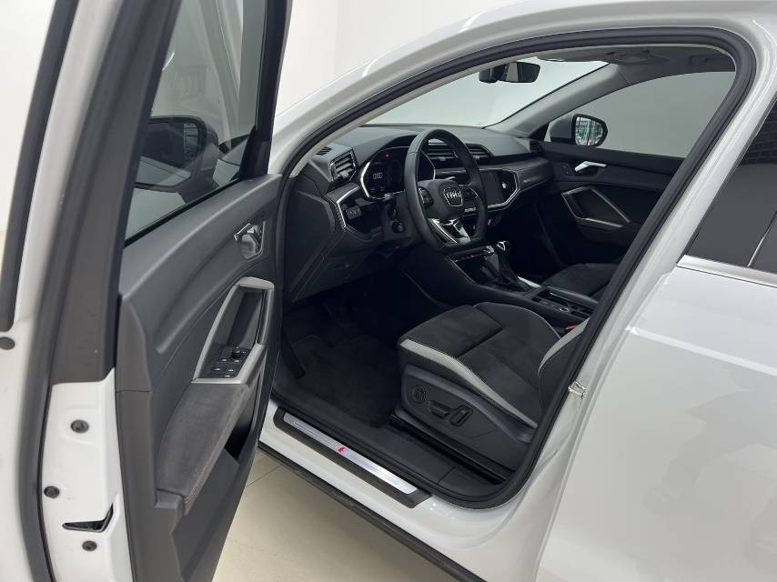 Audi Q3 2023 #9 Audi Q3 2023 car image #9