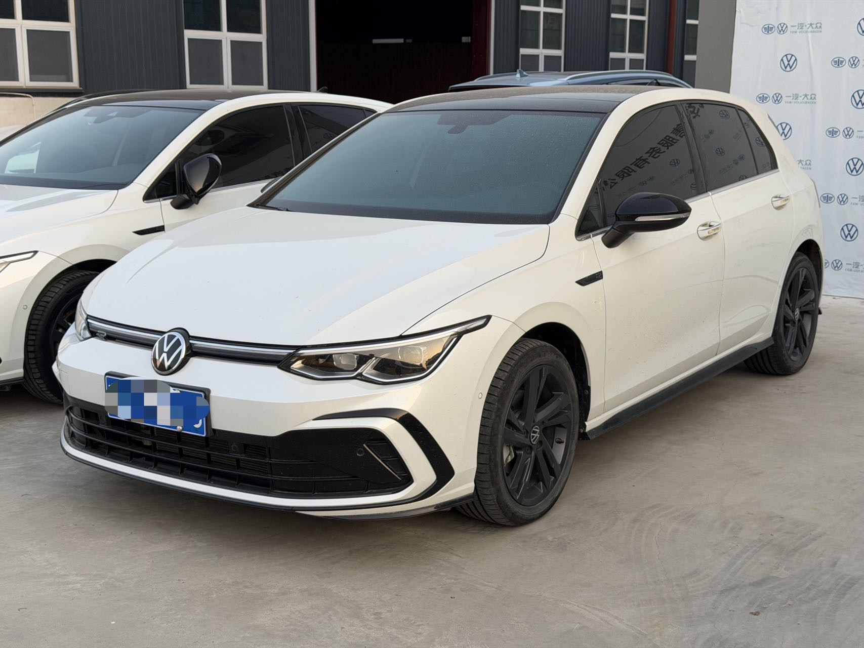Volkswagen Golf 2024 car image 