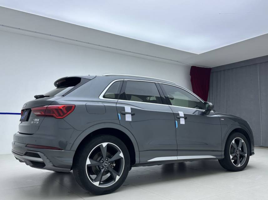 Audi Q3 2022 car image #6