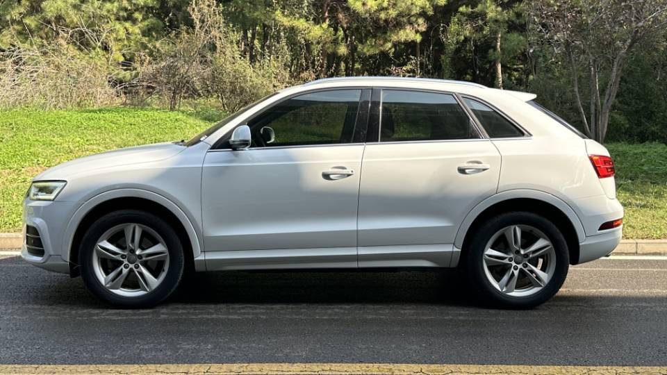 Audi Q3 2019 #11 Audi Q3 2019 car image #11