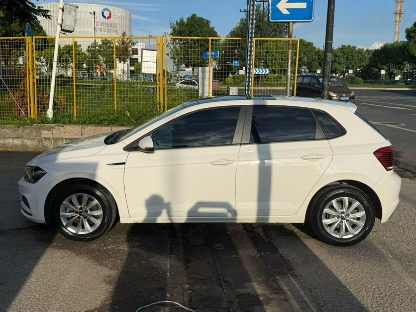 Volkswagen Polo 2022 car image #3