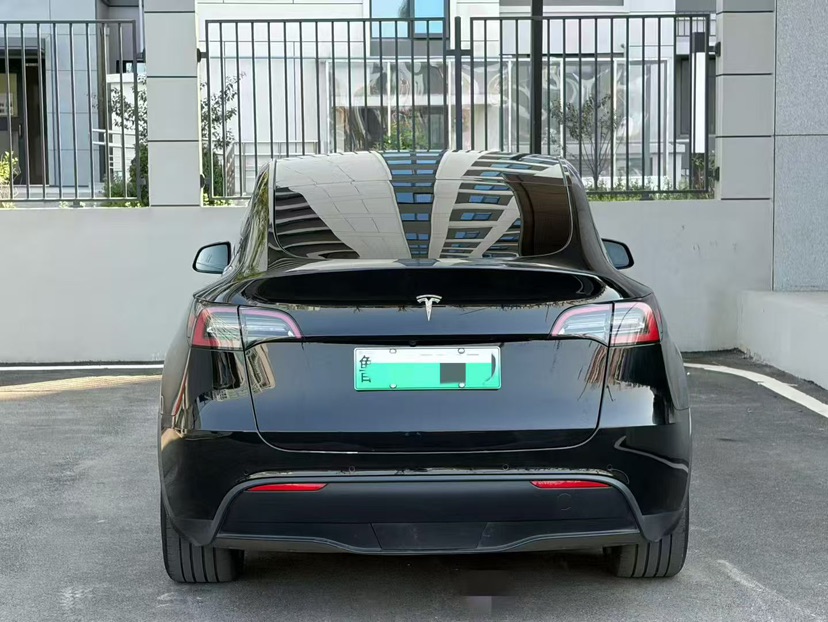 Tesla Model Y 2023 car image #4