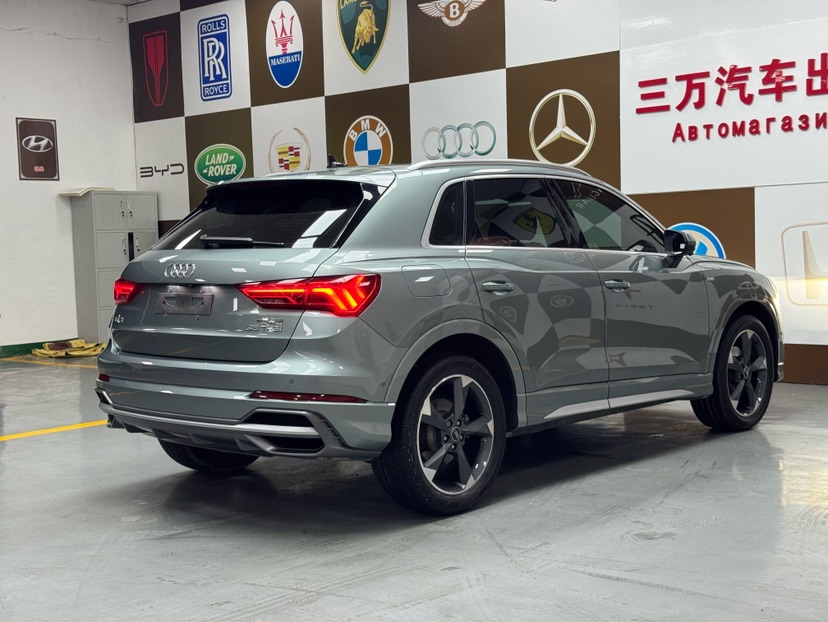 Audi Q3 2022 car image #6