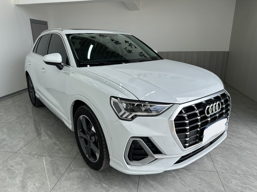 Audi Q3 2022 car image 