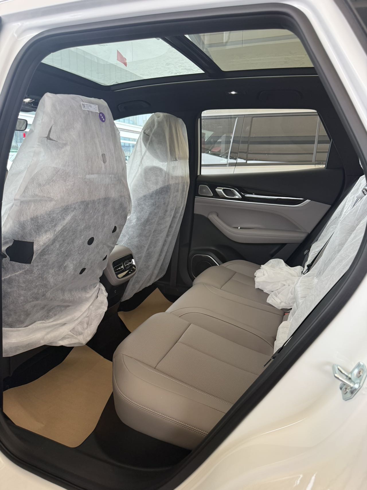GEELY Boyue L 2026 car image #7