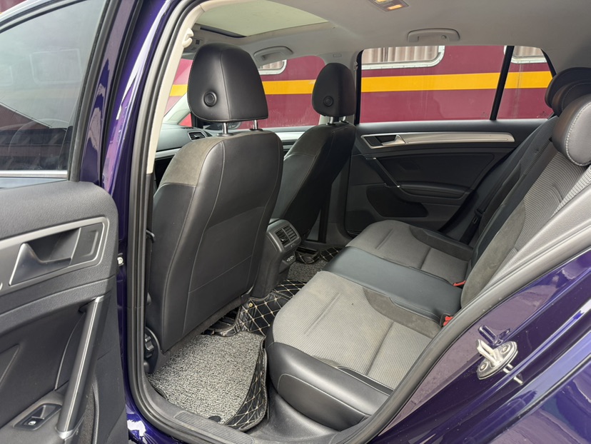 Volkswagen Golf 2019 car image #5