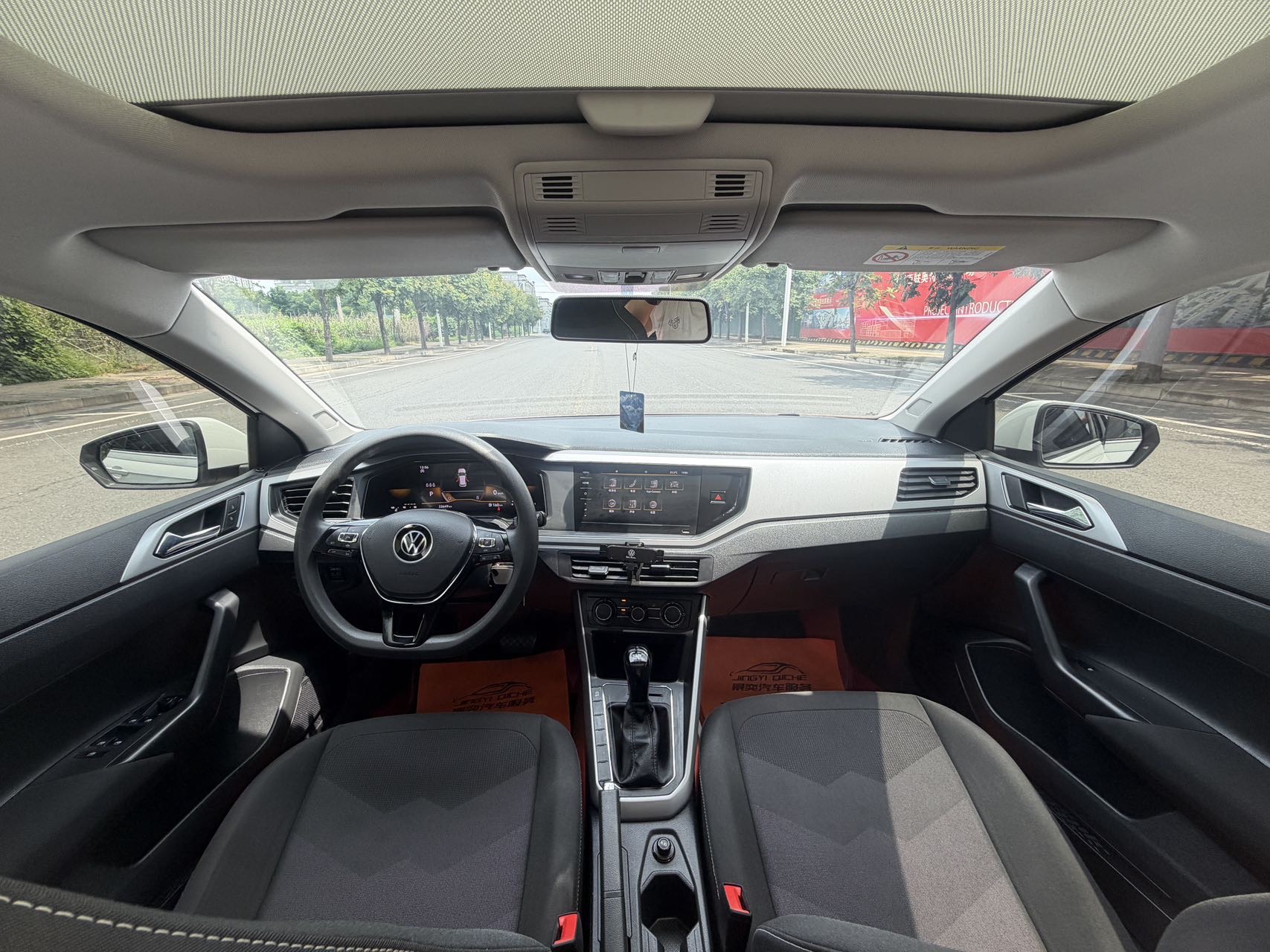 Volkswagen Polo 2023 car image #2